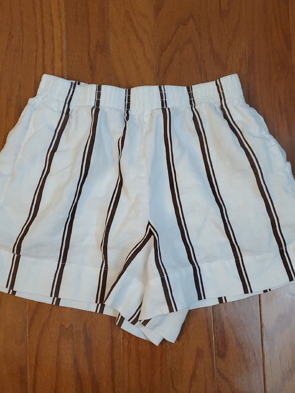 Nude Lucy linen shorts white w/Brown Stripe Size Medium Lightweight summer lined